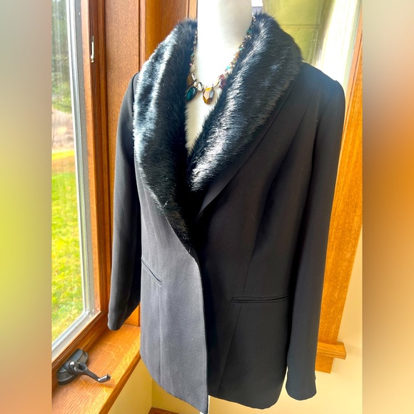 Chico’s Tailored Removable Fur Collar Black 🖤 Tuxedo Style Jacket Size 1 🖤 - Picture 1 of 8